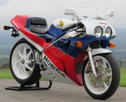 RHS HONDA RC30.webp