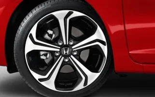 2015-civic-si-sedan-wheels.webp