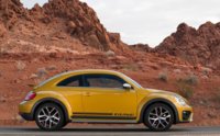2016-volkswagen-beetle-dune_100533691_l.jpg