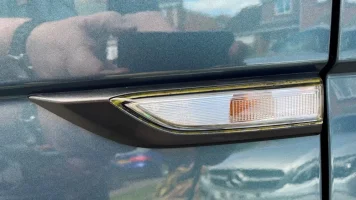 LED side repeaters 1.jpg LED side repeaters 1.jpg