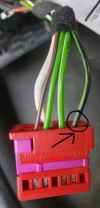 TP20230910005_VW_van_Socket_wiper_wire_on_right.webp
