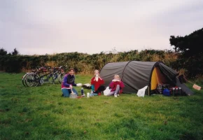1996 IOM Peel Lynda Jennifer & Caroline_0001.webp