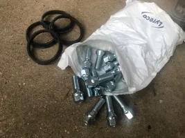 spigot rings and wheel nuts.webp