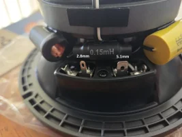 Alpine R2 Speaker terminal Widths.webp Alpine R2 Speaker terminal Widths.webp
