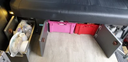 Van 02.jpg Van 02.jpg