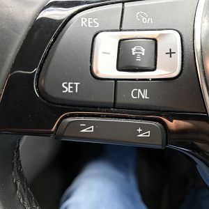 Steering wheel cruise buttons