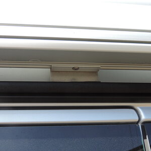 Fiamma F45s on bespoke bracket (centre)